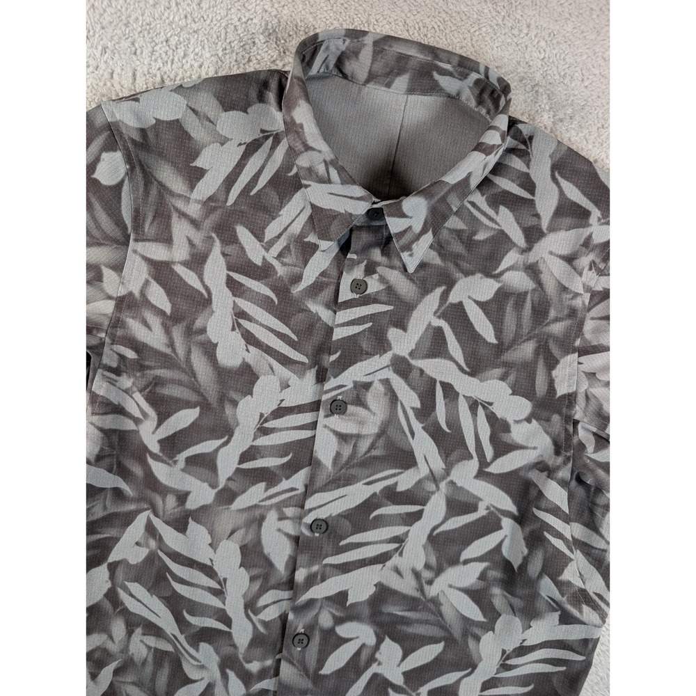Lululemon Mens Airing Easy Short Sleeve Button Down Shirt Grey Leaf Print Size M